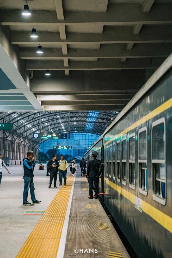 验!坐绿皮火车过武汉长江大桥AG真人游戏第一品牌限时体(图6) 验!坐绿皮火车过武汉长江大桥AG真人游戏第一品牌限时体(图6)