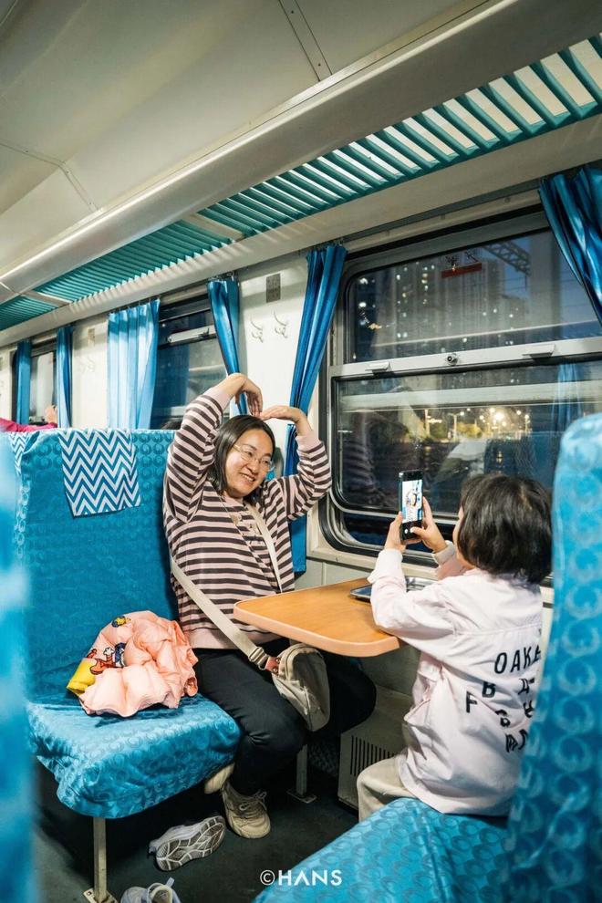 验!坐绿皮火车过武汉长江大桥AG真人游戏第一品牌限时体(图8) 验!坐绿皮火车过武汉长江大桥AG真人游戏第一品牌限时体(图8)