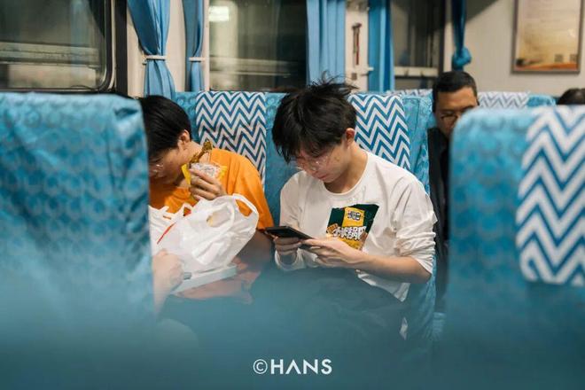 验!坐绿皮火车过武汉长江大桥AG真人游戏第一品牌限时体(图22) 验!坐绿皮火车过武汉长江大桥AG真人游戏第一品牌限时体(图22)