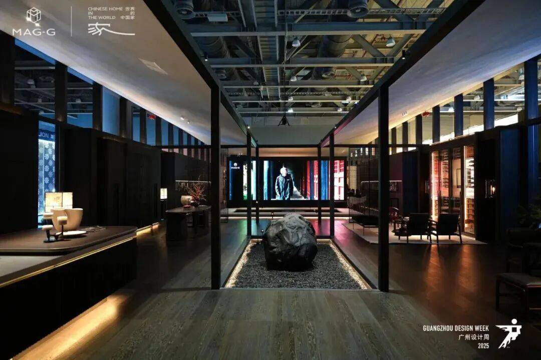 长队一边“老玩家”退场家居业在玩什么新游戏?AG真人2025广州设计周的冰与火:一边排(图1) 长队一边“老玩家”退场家居业在玩什么新游戏?AG真人2025广州设计周的冰与火:一边排(图1)