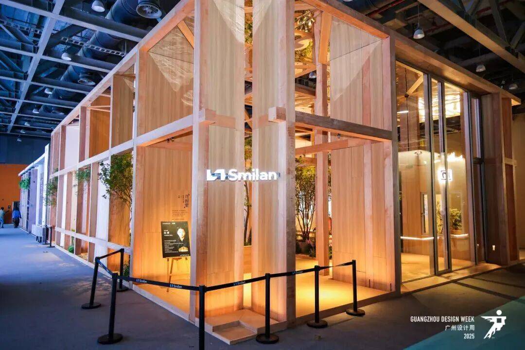 长队一边“老玩家”退场家居业在玩什么新游戏?AG真人2025广州设计周的冰与火:一边排(图7) 长队一边“老玩家”退场家居业在玩什么新游戏?AG真人2025广州设计周的冰与火:一边排(图7)