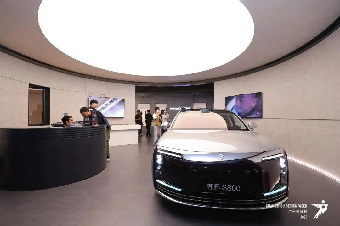 长队一边“老玩家”退场家居业在玩什么新游戏?AG真人2025广州设计周的冰与火:一边排(图10) 长队一边“老玩家”退场家居业在玩什么新游戏?AG真人2025广州设计周的冰与火:一边排(图10)