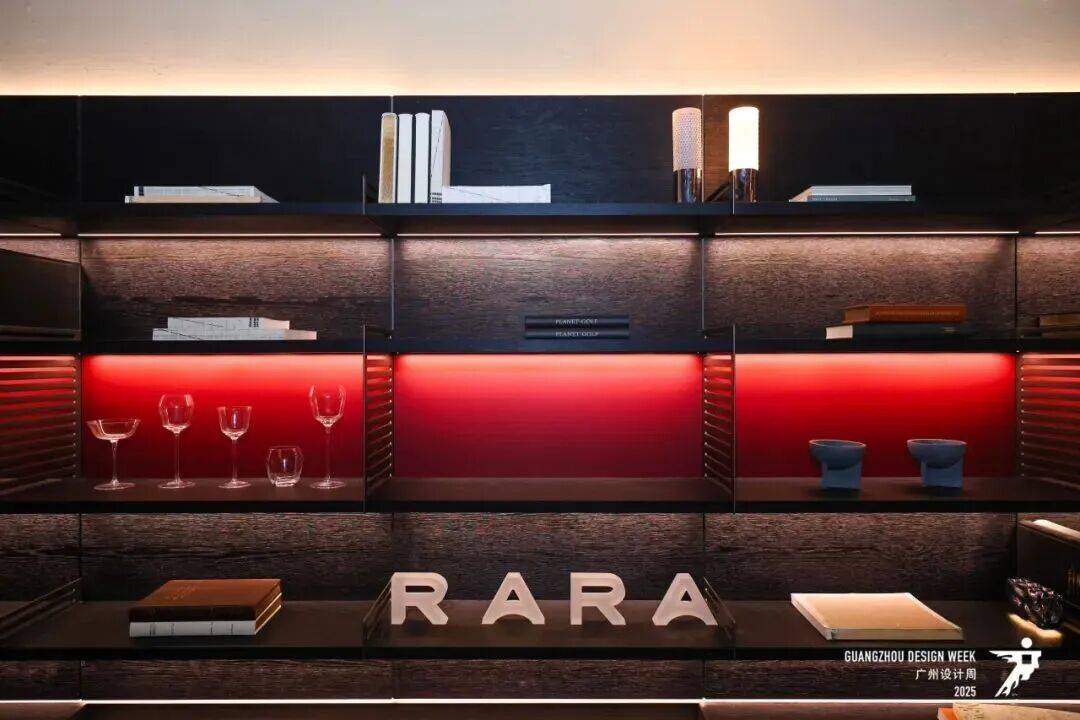 长队一边“老玩家”退场家居业在玩什么新游戏?AG真人2025广州设计周的冰与火:一边排(图11) 长队一边“老玩家”退场家居业在玩什么新游戏?AG真人2025广州设计周的冰与火:一边排(图11)